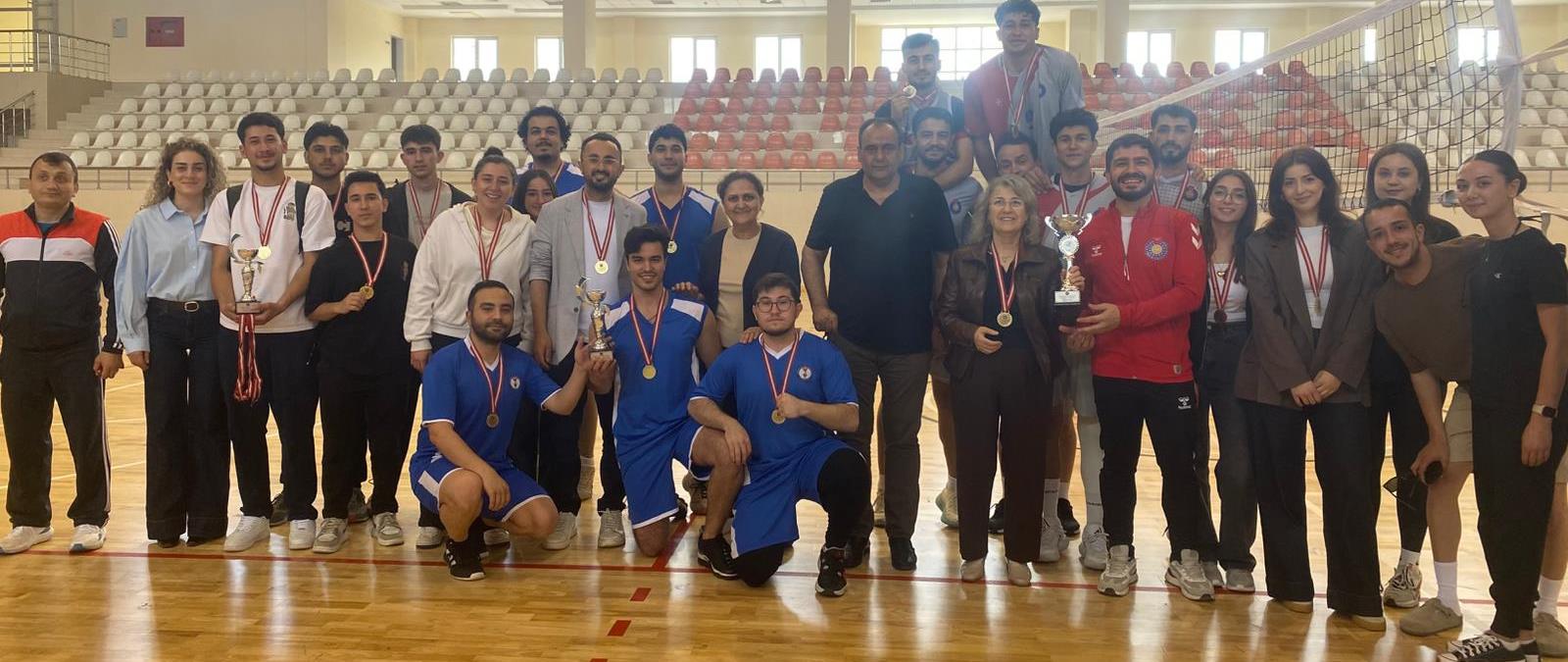 19 Mayıs Gençlik Haftası Voleybol Turnuvası Sonuçlandı